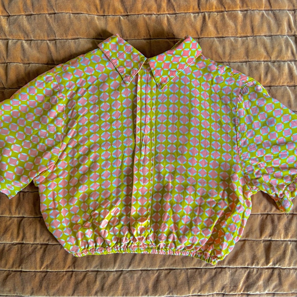 Stylish Open-Back Patterned Top - Picture 3 of 4